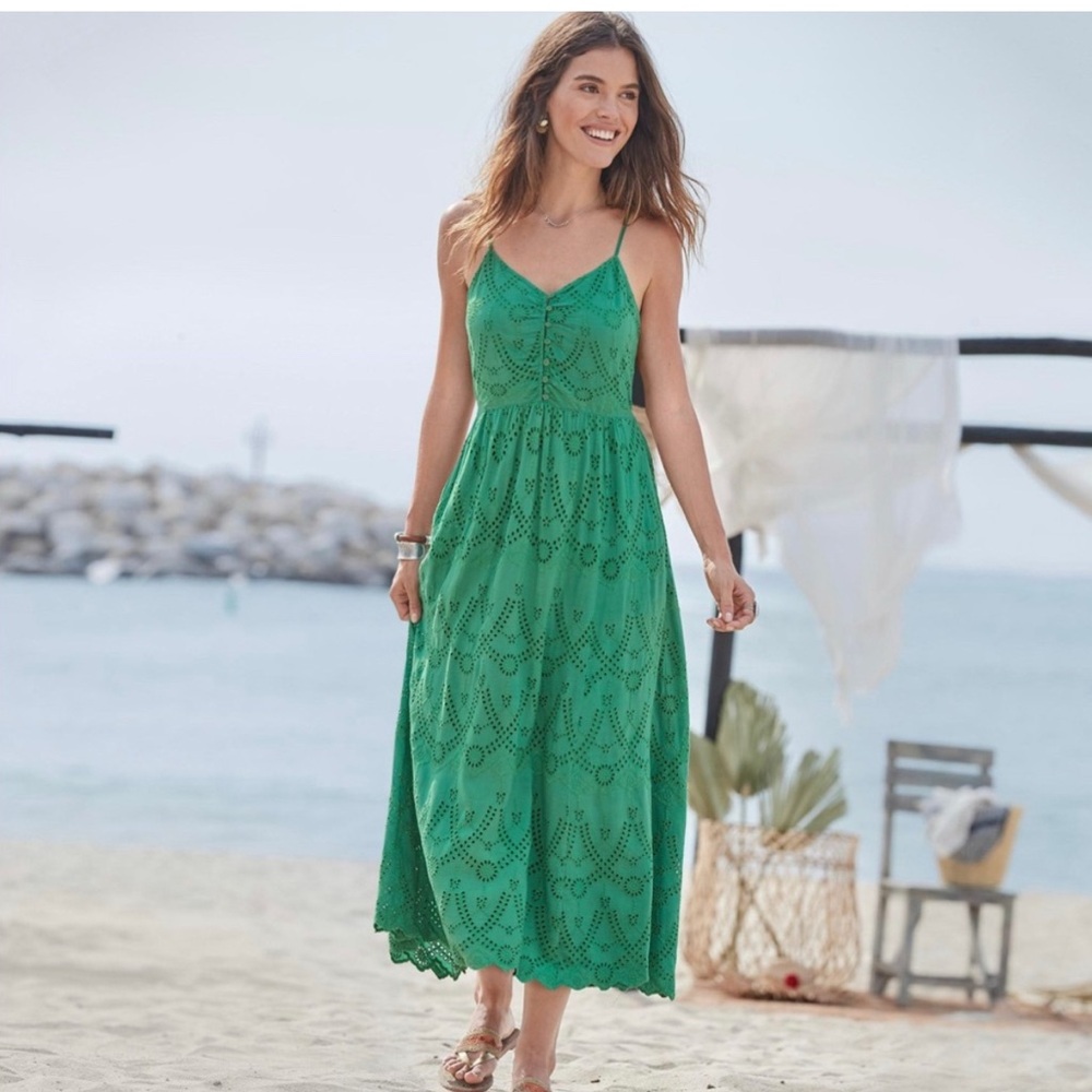 Women's Green Eyelet Maxi Dress - Beach-Ready Style